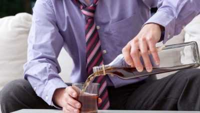Увольнение за появление на работе в состоянии алкогольного опьянения: краткое пособие для работника и работодателя